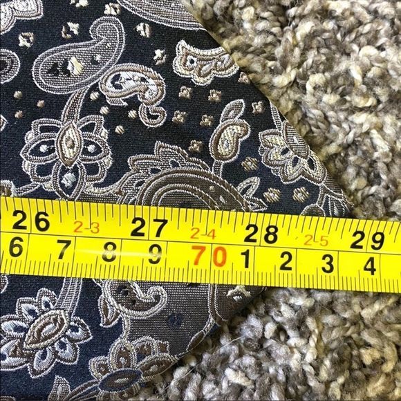 GEOFFREY BEENE | Paisley Print Silk Tie - Picture 2 of 4